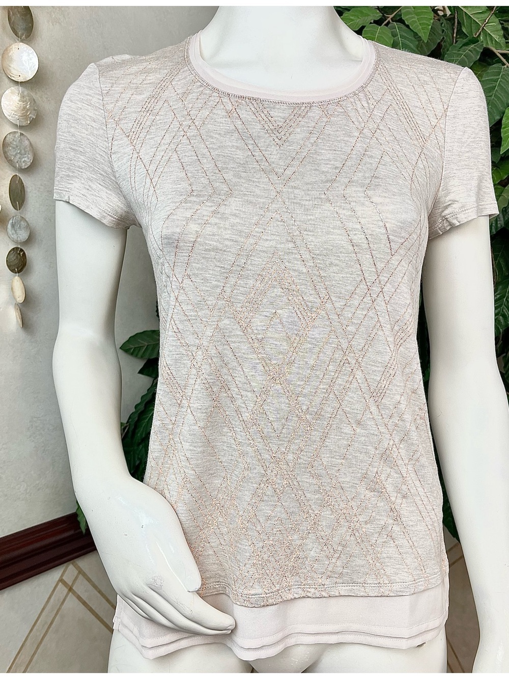 WHBM SHORT SLEEVE SPARKLE DIAMOND PRINT TOP